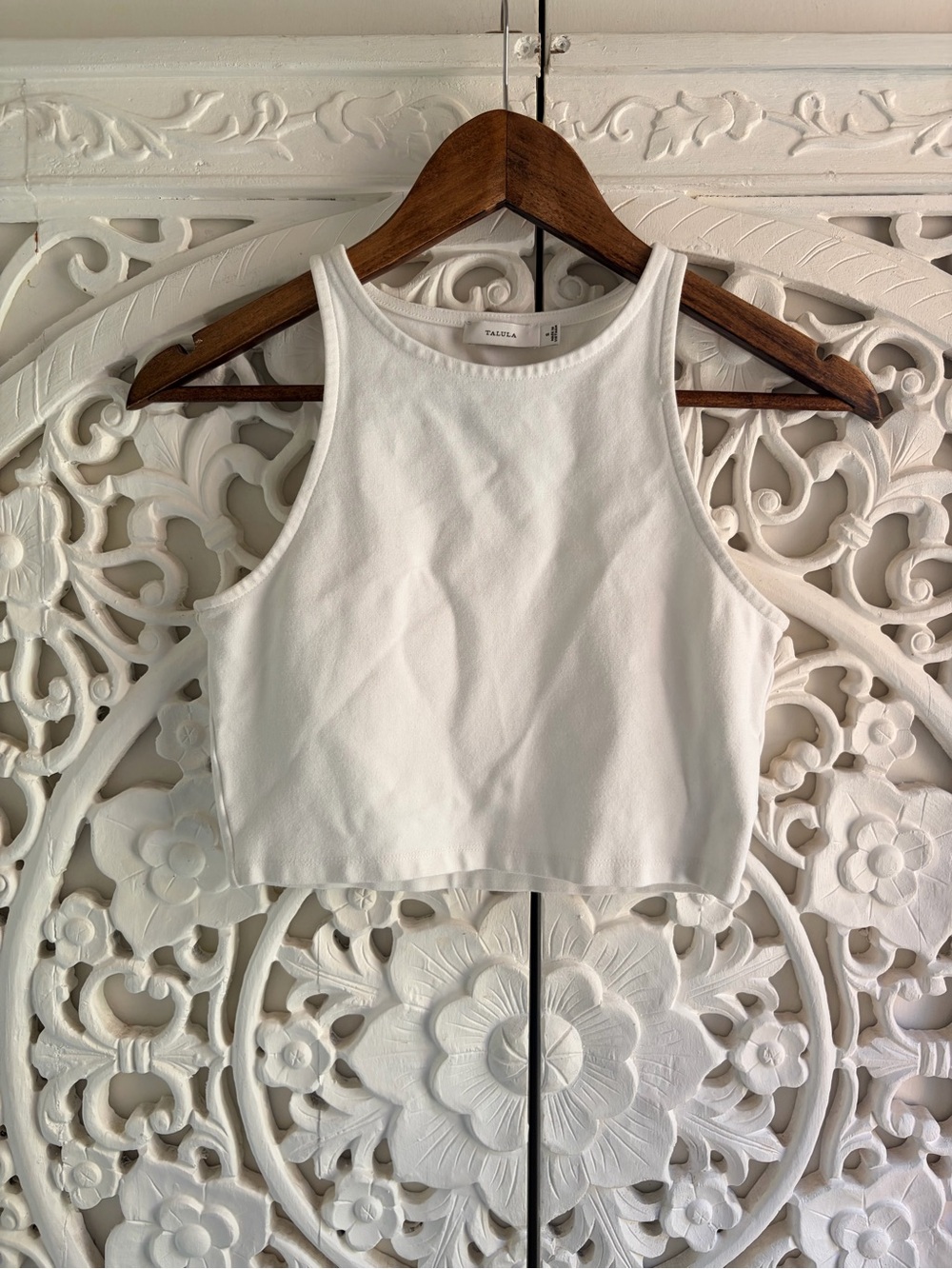 Talula Aritzia White High Neck Cropped Tank Top Size Small